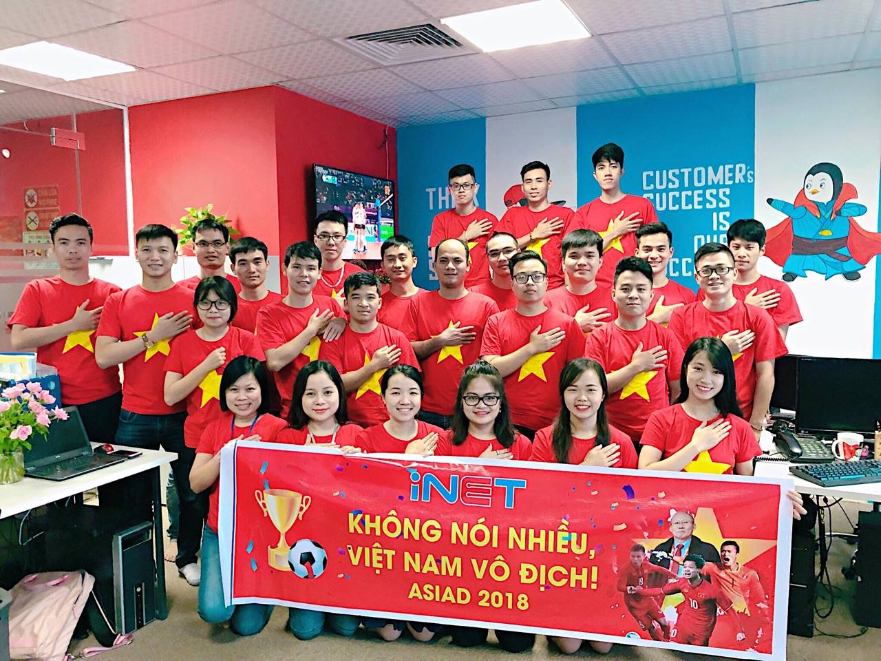 Hình ảnh Stt cổ vũ bóng đá Việt Nam trước trận Việt Nam - Hàn Quốc