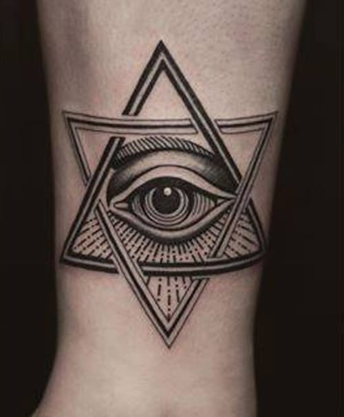 Tattoo ngôi sao 6 cánh cho nam đem lại may mắn