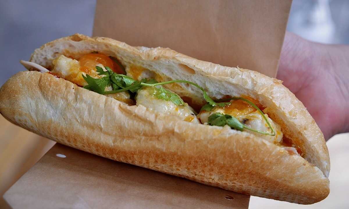 Trong 1 ổ bánh mì có bao nhiêu calo?