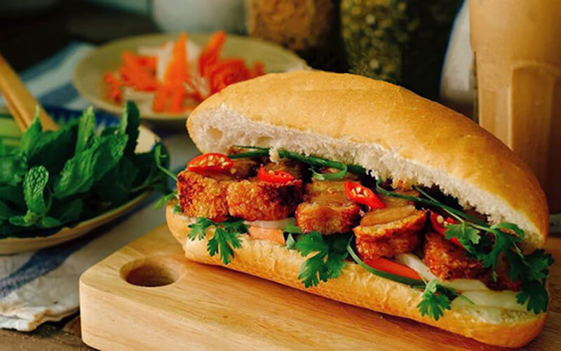 Trong 1 ổ bánh mì có bao nhiêu calo?