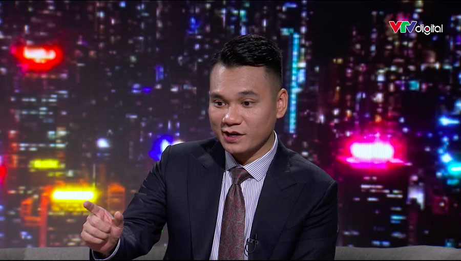 Ca sĩ Khắc Việt trong talkshow về bất động sản do VTV24 sản xuất