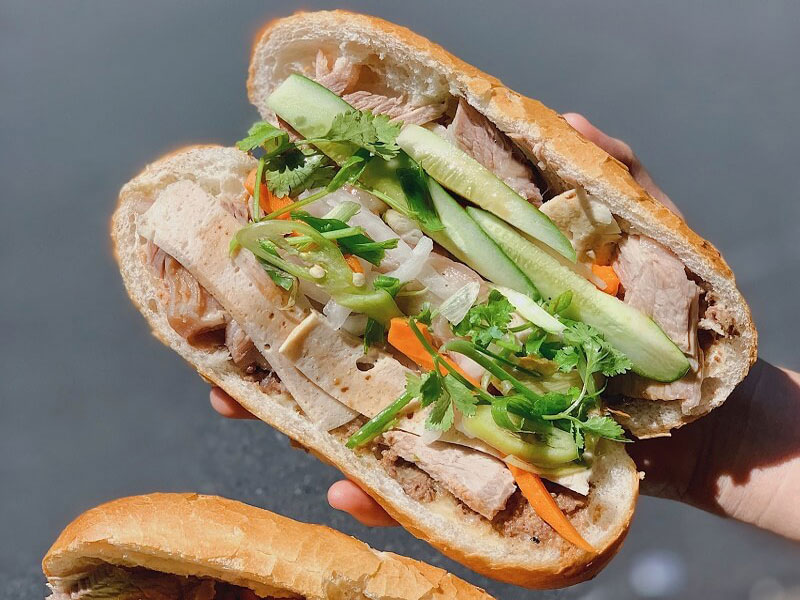 Trong 1 ổ bánh mì có bao nhiêu calo?